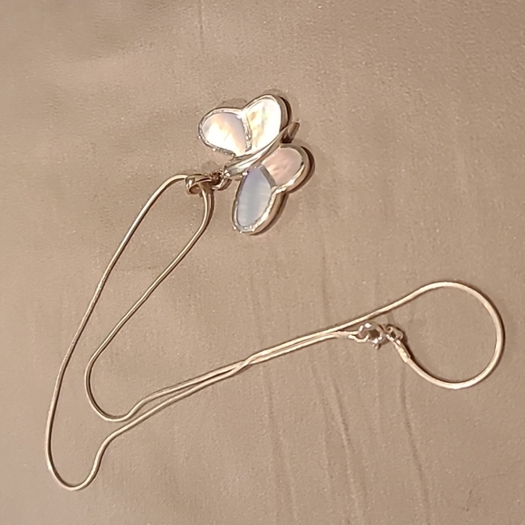 Mother of pearl butterfly sterling silver necklace - Picture 4 of 5